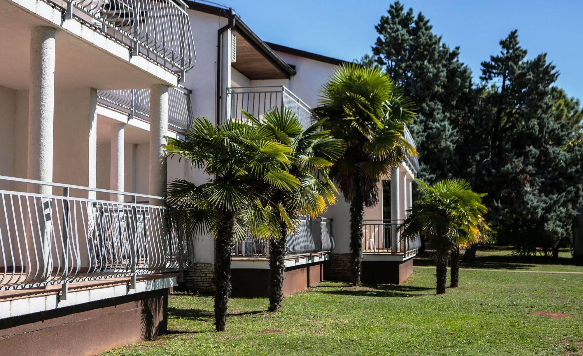 Ai Pini Medulin Resort Екстериор снимка