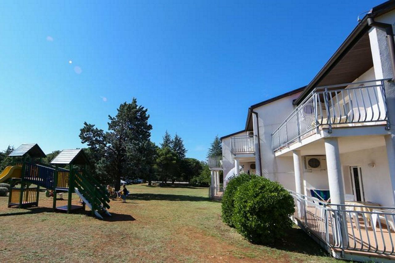 Ai Pini Medulin Resort Екстериор снимка